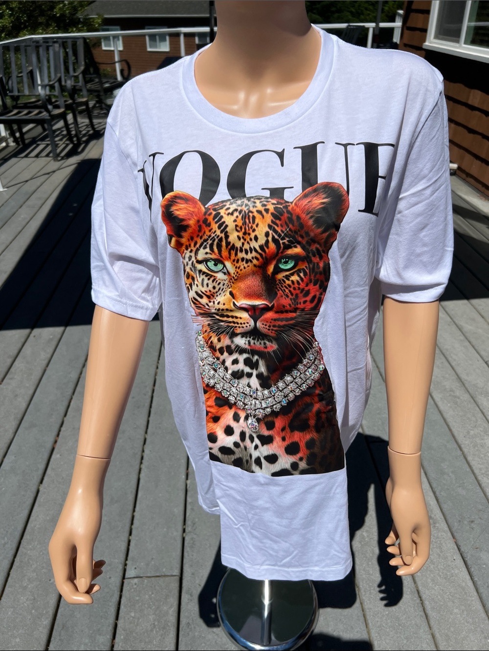 White Graphic Tee With Leopard Wearing Crystal Collar Size XL